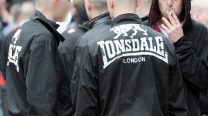 le-blouson-de-la-marque-lonsdale-ici-porte-lors-d-une-manifestation-de-militants-d-extreme-droite-a-lyon-archives-joel-philippon