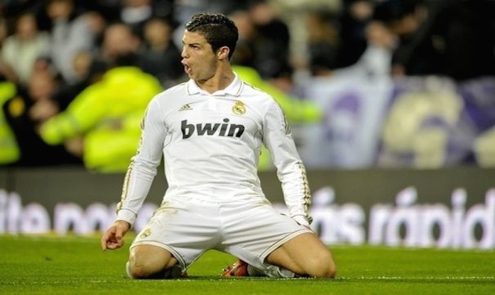 310135_l-attaquant-du-real-cristiano-ronaldo-celebre-un-but-le-14-avril-2012-contre-gijon-a-madrid