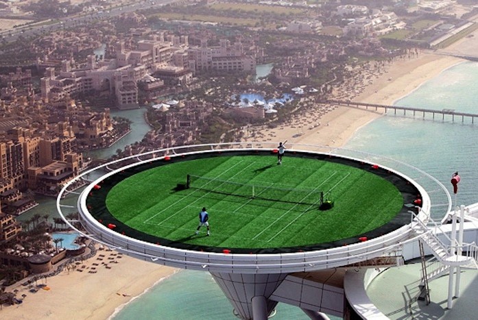 tennis-heliport-381085-697x467