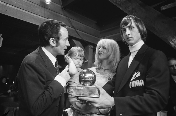 Johan_Cruijff_bij_de_uitreiking_van_de_Ballon_d'Or_in_1971