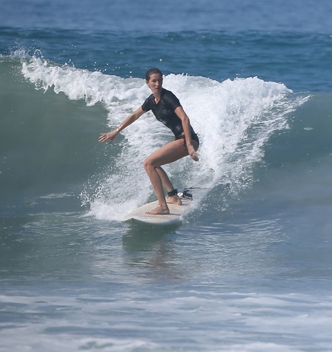 PREMIUM EXCLUSIVE: Surf's up for Gisele Bündchen and Tom Brady as they hit the beach in beautiful Costa Rica. The Brazilian Super model and NFL husband and wife team took a surfing lesson before impressing onlookers by carving up wave after wave on the tropical Pacific coastline. The 35 year old mother of two looked to be a natural on the board even taking time out to encourage and support her husband smiling and clapping as the gifted 6'4 quarterback made learning to surf look easy. sales@theimagedirect.com Please byline:TheImageDirect.com *EXCLUSIVE PLEASE EMAIL sales@theimagedirect.com FOR FEES BEFORE USE