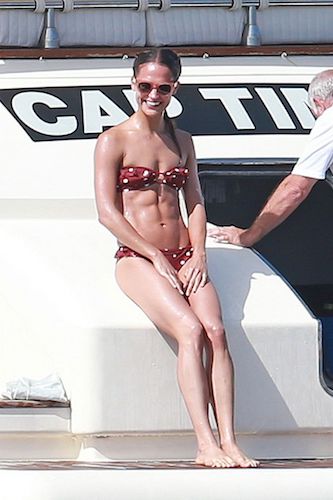 hbz-alicia-vikander-abs-tomb-raider-embed1-1499368641